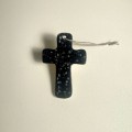 krzyż na ścianę ceramiczny z napisem UFAJ MOCY moja