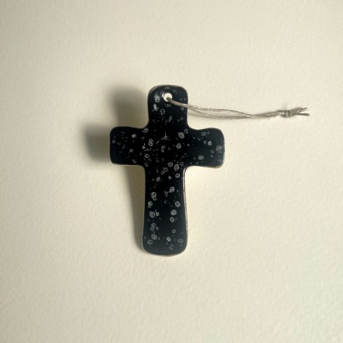 krzyż na ścianę ceramiczny z napisem UFAJ MOCY moja
