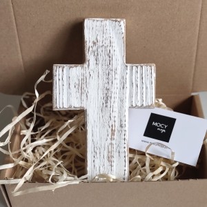 Krzyż drewniany z drewna odzyskanego